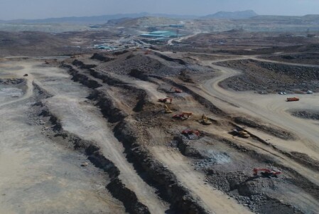 نقشه برداری با تجهیزات نقشه برداری حرفه ایی و نقشه بردار متخصص