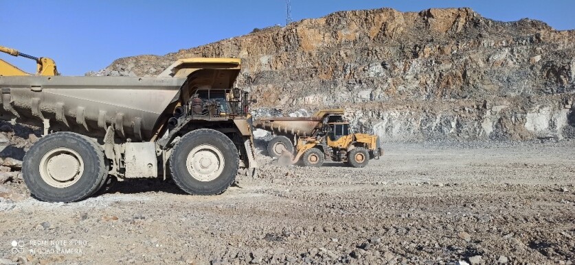 اجرای عملیات هایی نظیر خاکبرداری ، تسطیح ، اجرای پله و بلوکاژ با بندکشی به منظور پیاده رو سازی و نصب نرده حفاظتی در راستای بهسازی و بازسازی مسیر منتهی به آبشار کرکبود واقع در شهرستان طالقان 